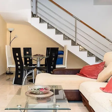 Casa Costa Ezaro *
